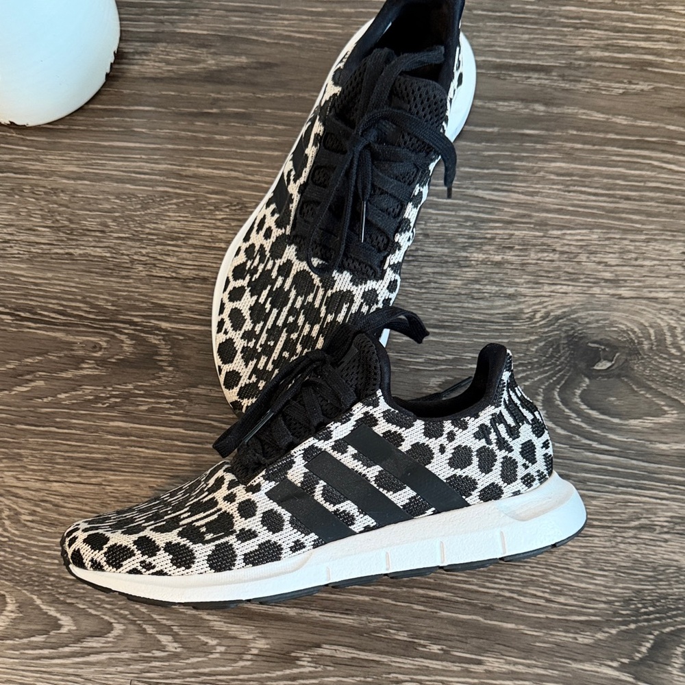 Adidas Cheetah Swift Tennis Shoes (NWOT) - Picture 3 of 6